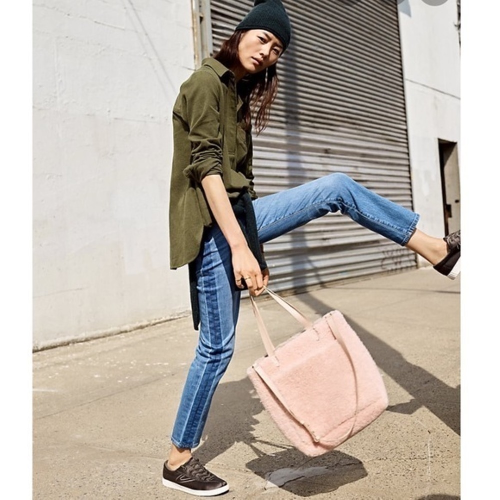 Madewell Medium Transport tote in shearling Avalon pink bag. H2549